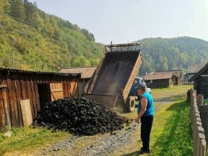 В Тисульском районе проходит акция по обеспечению нуждающихся граждан благотворительным углем В Тисульском районе проходит акция по обеспечению нуждающихся граждан благотворительным углем